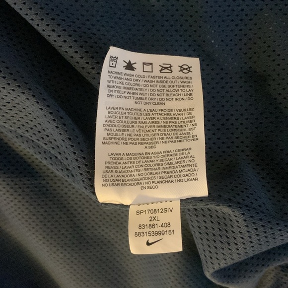 Gently used Nike windbreaker with hood - Size 2XL - Picture 6 of 12
